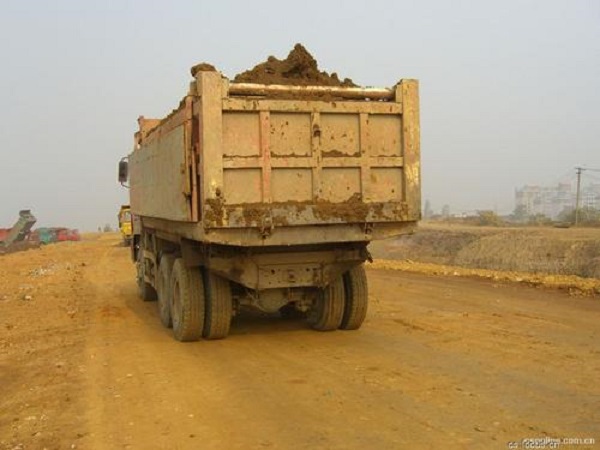 渣土车.jpg 渣土车.jpg