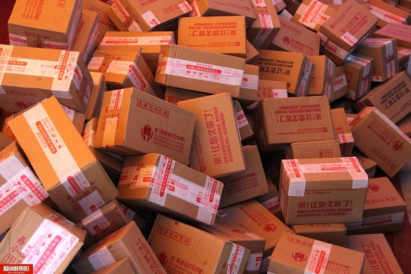 电商包裹.jpg 电商包裹.jpg